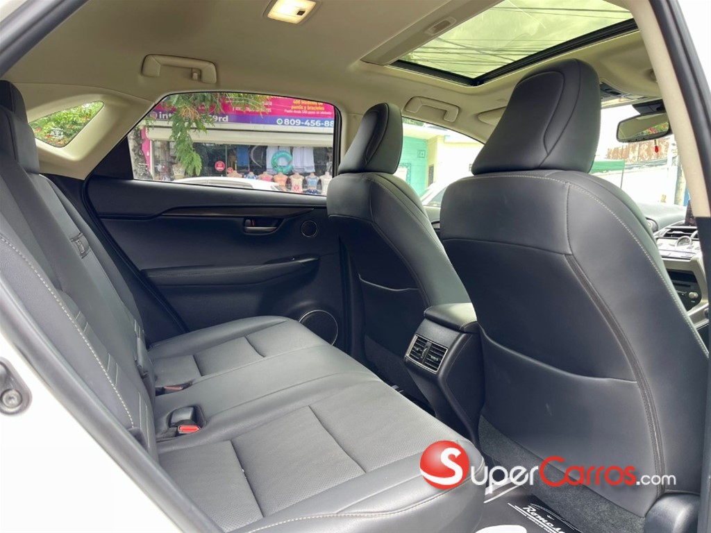 2021 Lexus NX 300 — foto 9 / 11