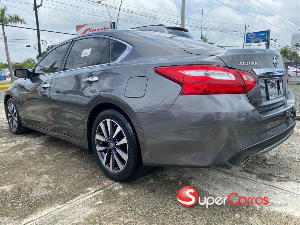 2017 Nissan Altima SV — foto 2 / 10