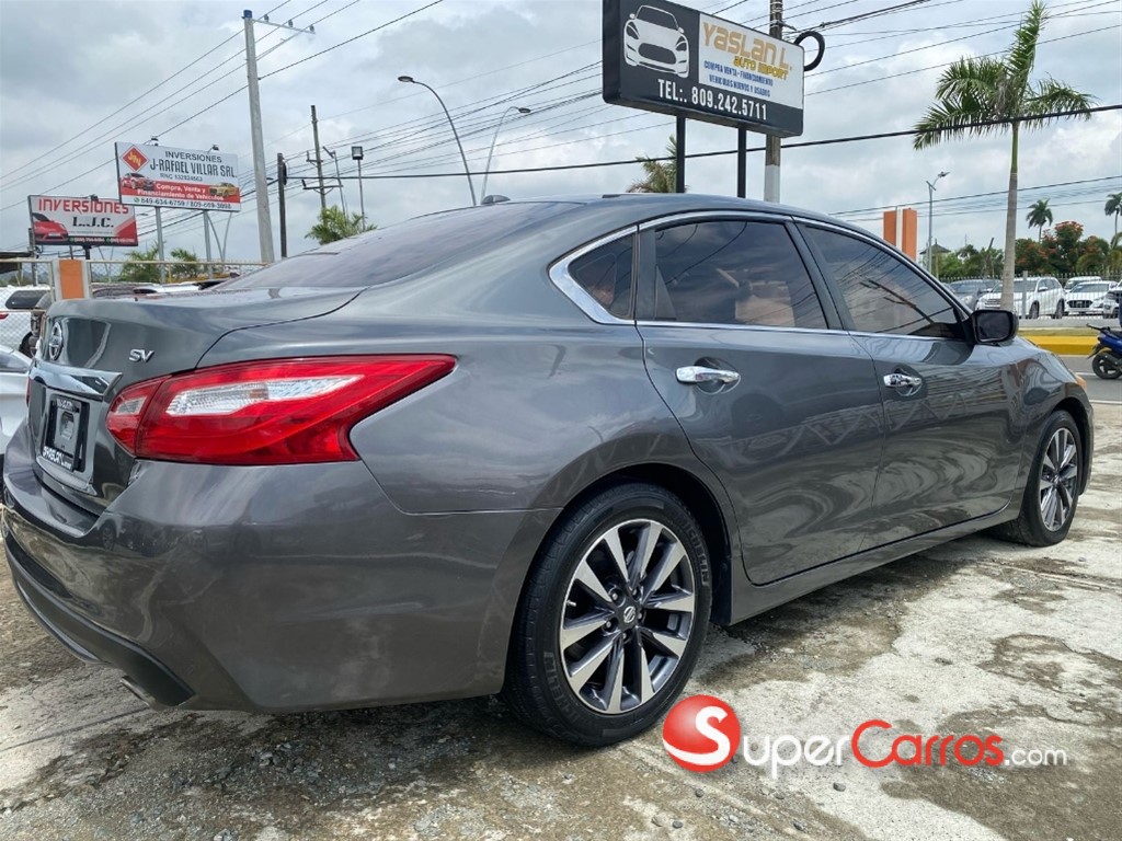 2017 Nissan Altima SV — foto 3 / 10
