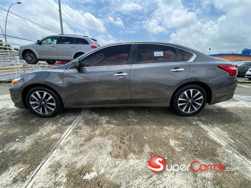 2017 Nissan Altima SV — foto 4 / 10