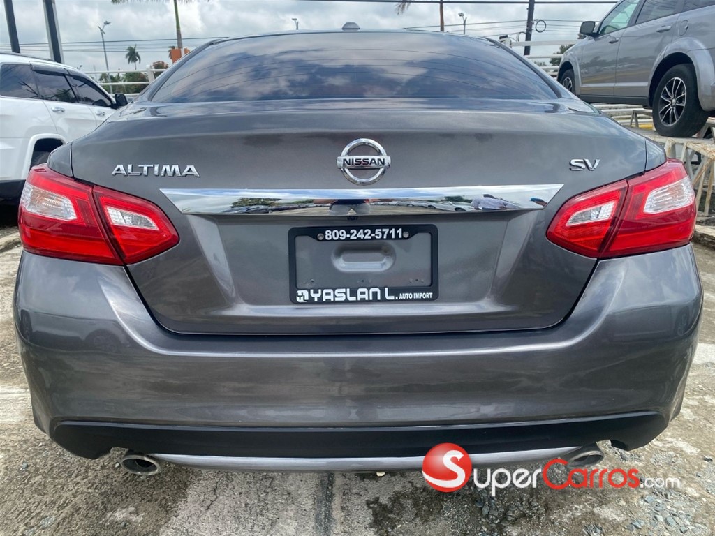 2017 Nissan Altima SV — foto 9 / 10