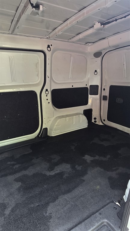 2021 Nissan NV 200 — foto 9 / 10