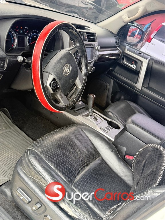 2014 Toyota 4 Runner — foto 9 / 11