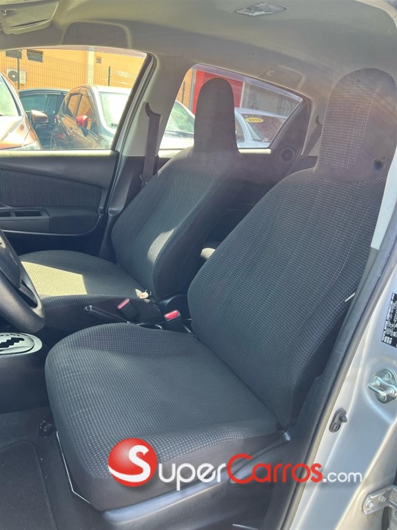 2020 Toyota VITZ — foto 5 / 11