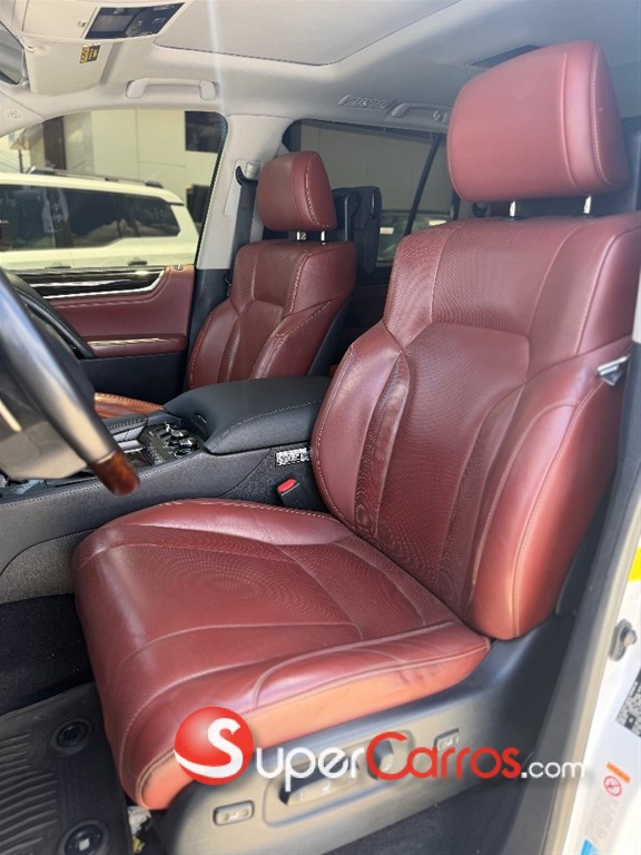 2017 Lexus LX 570 — foto 7 / 9