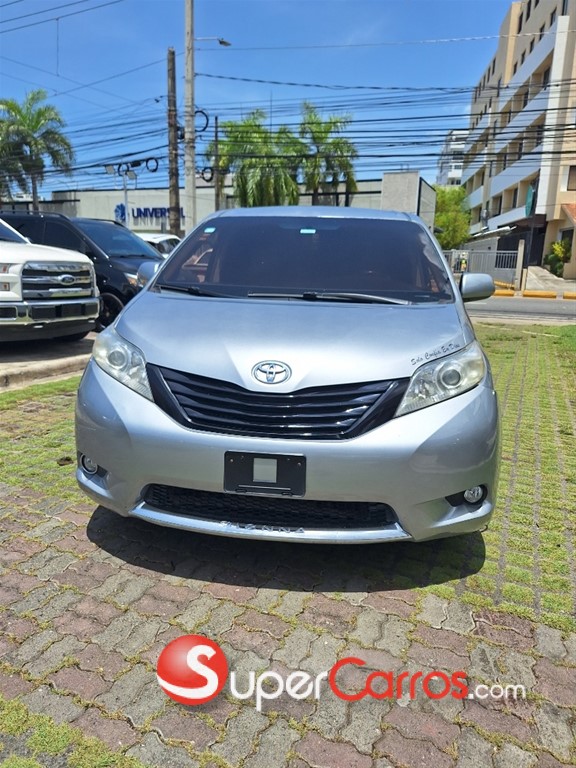 2016 Toyota Sienna LE