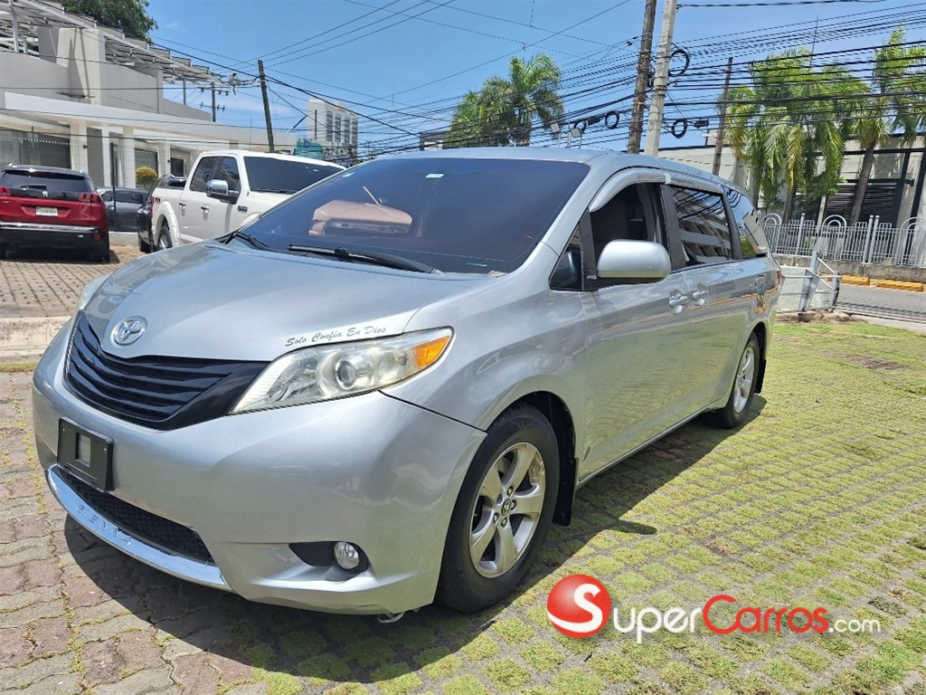 2016 Toyota Sienna LE — foto 3 / 10
