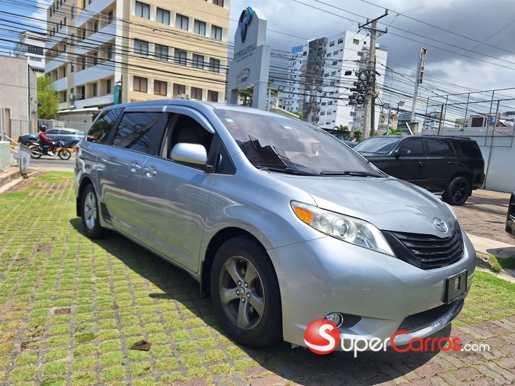 2016 Toyota Sienna LE — foto 4 / 10