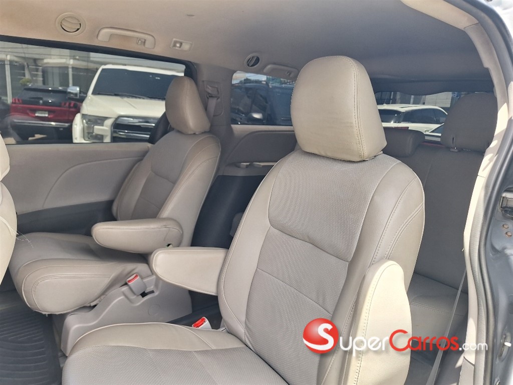 2016 Toyota Sienna LE — foto 7 / 10