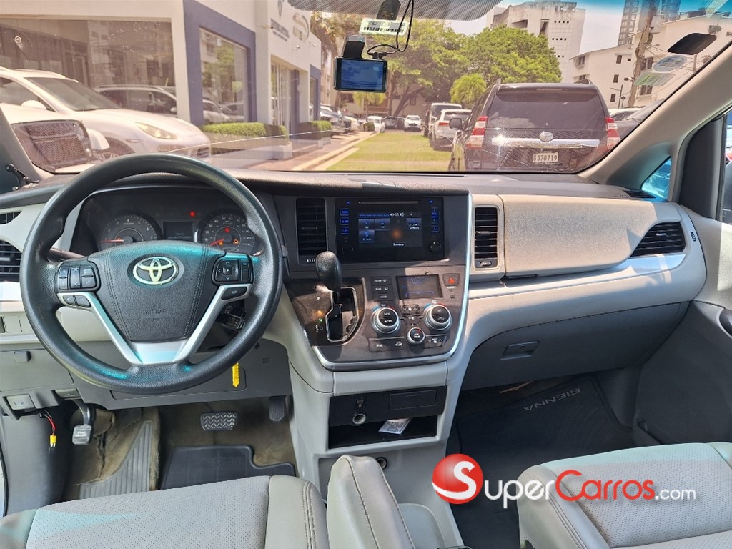 2016 Toyota Sienna LE — foto 8 / 10