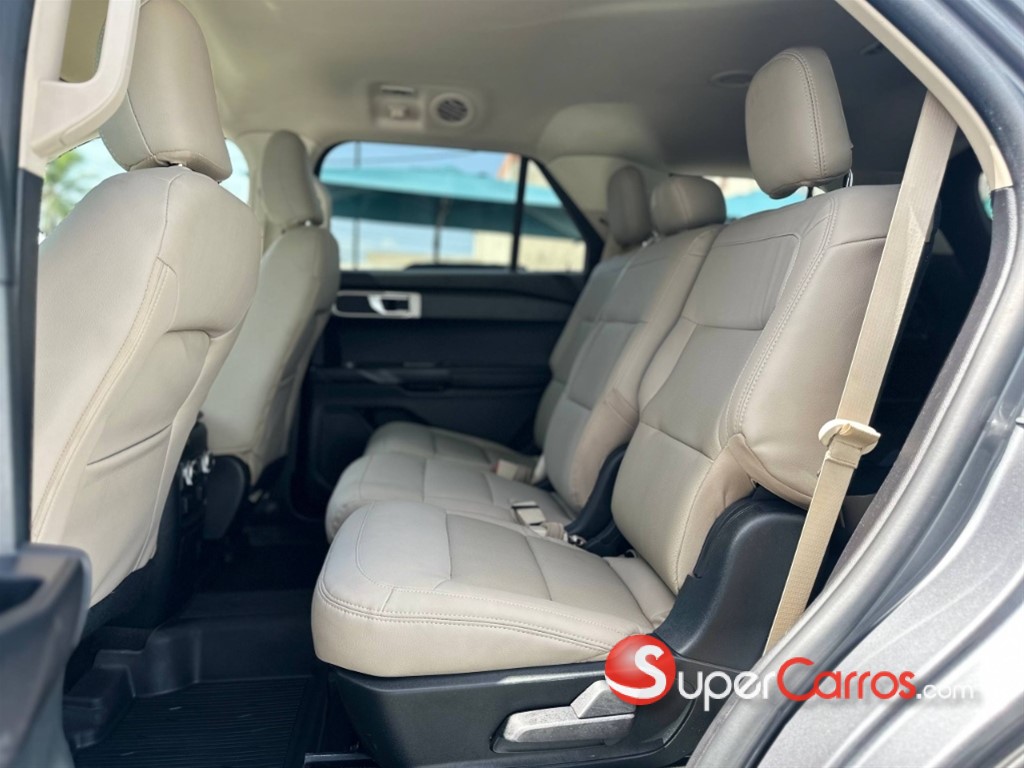 2021 Ford Explorer XLT — foto 8 / 12