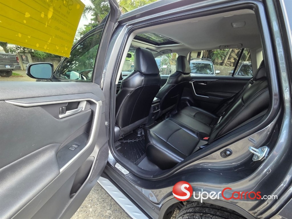 2024 Toyota RAV4 XLE — foto 8 / 12