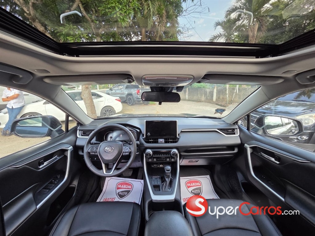2024 Toyota RAV4 XLE — foto 10 / 12