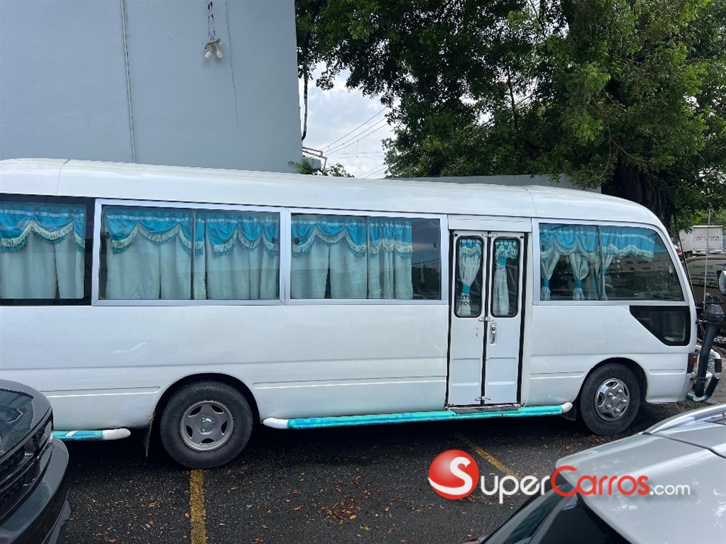 2016 Toyota Coaster — foto 9 / 9