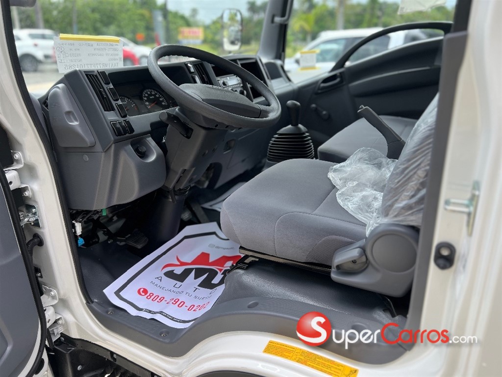 2026 Isuzu QMR 12 Pies — foto 8 / 8