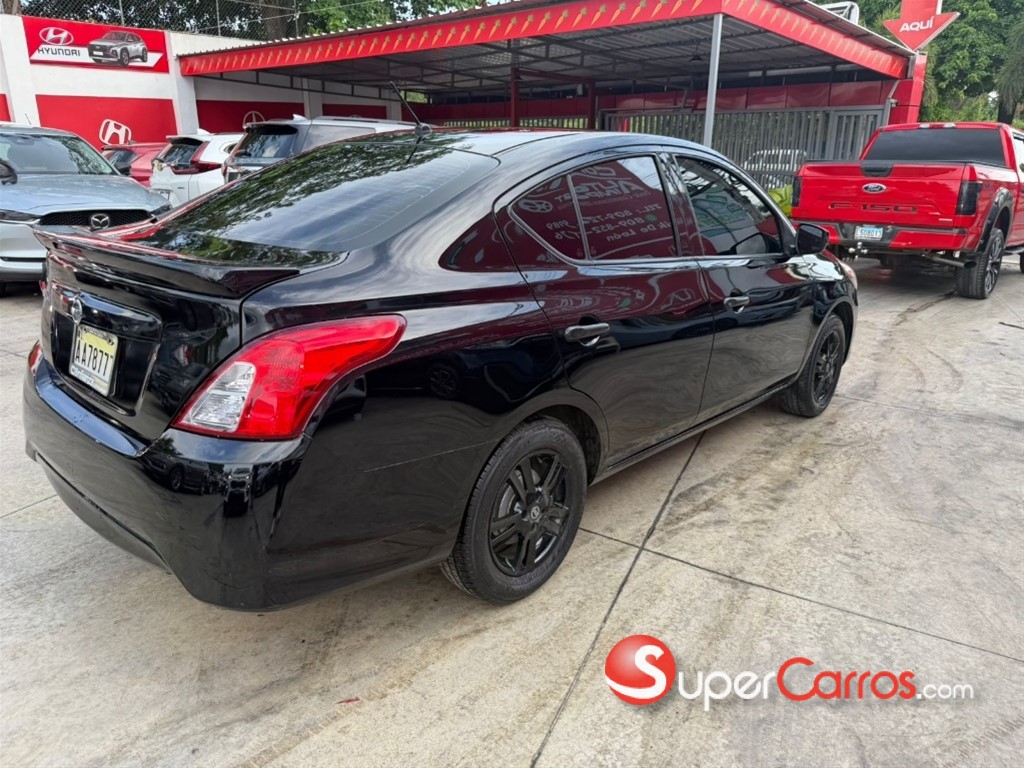 2019 Nissan Versa — foto 4 / 8
