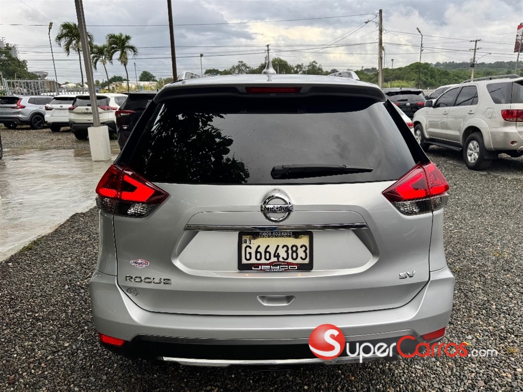 2018 Nissan Rogue SV — foto 5 / 12