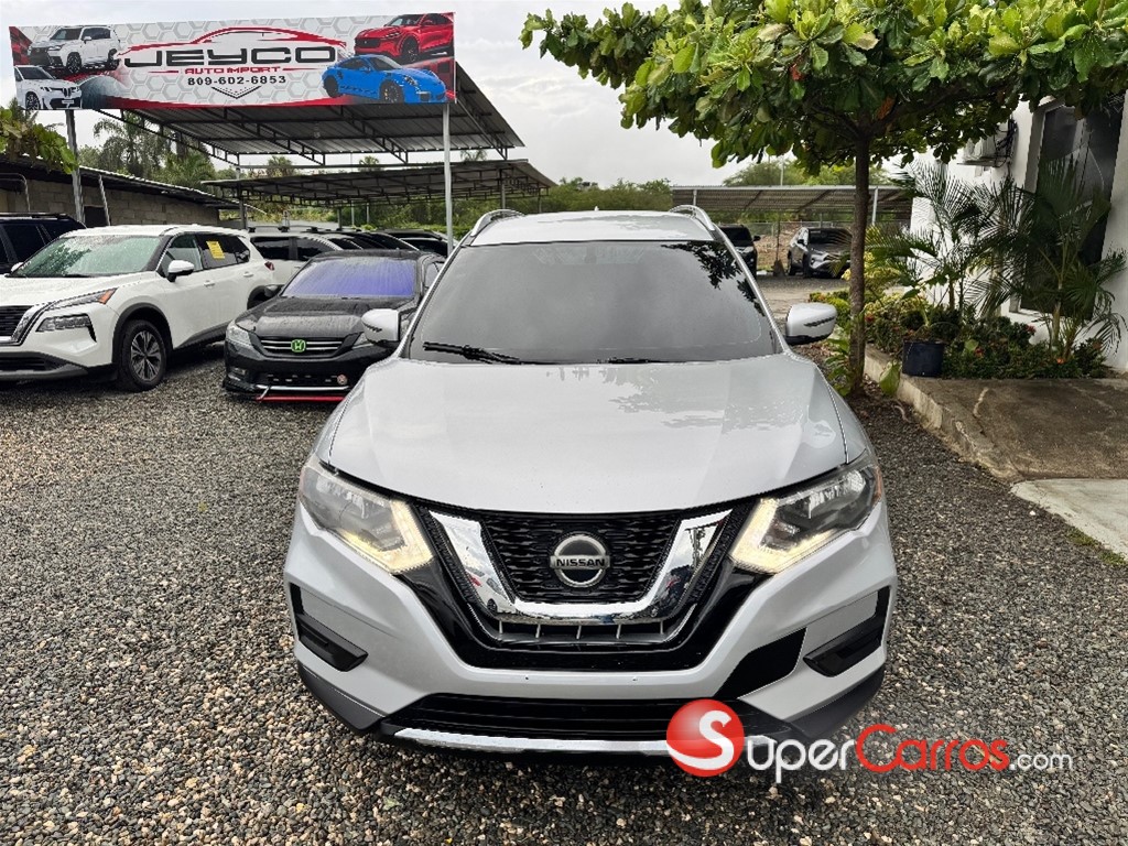 2018 Nissan Rogue SV — foto 6 / 12