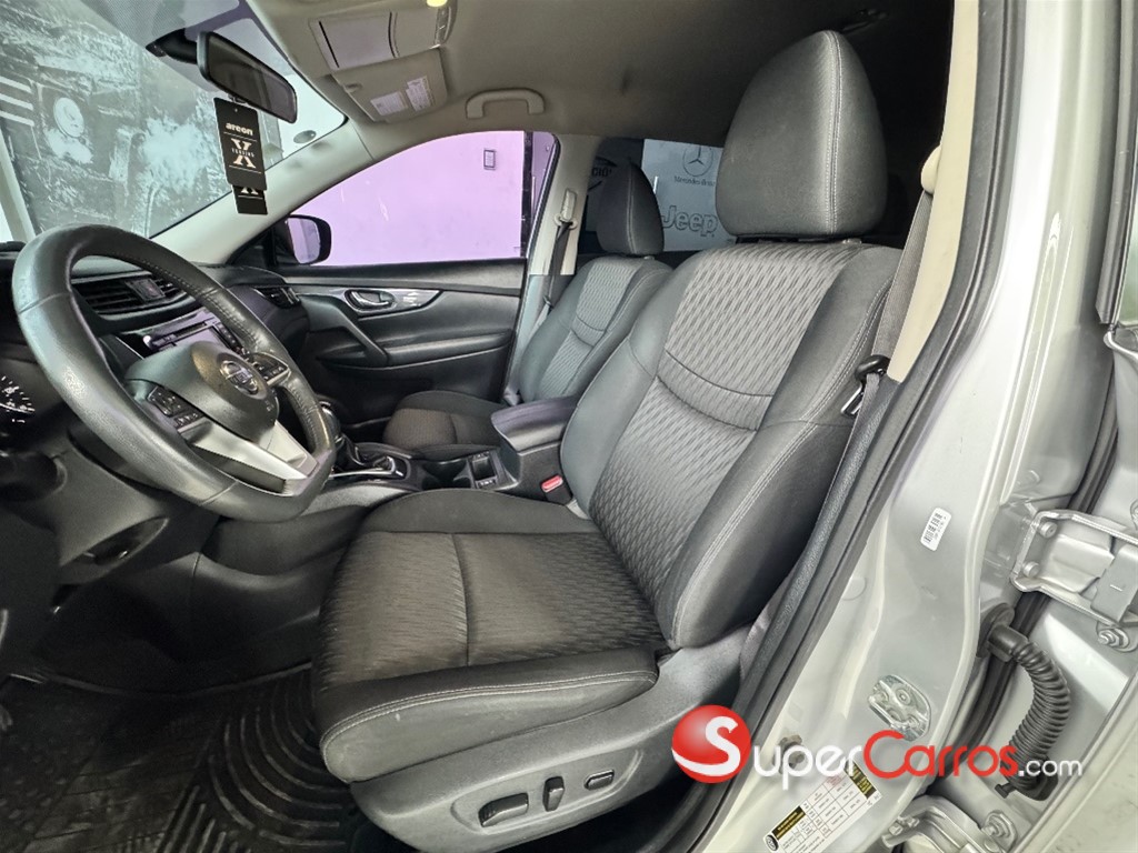2018 Nissan Rogue SV — foto 8 / 12