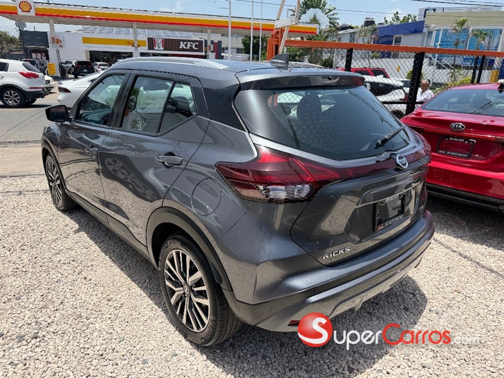 2021 Nissan Kicks SV — foto 4 / 9
