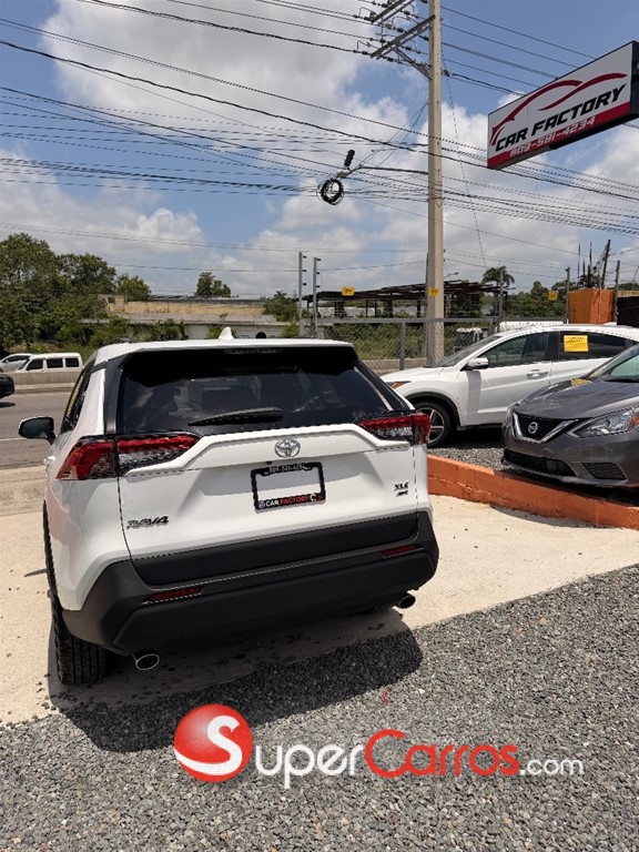 2020 Toyota RAV4 XLE Premium — foto 3 / 12