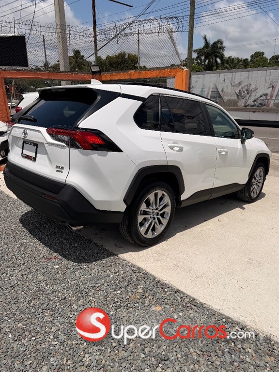 2020 Toyota RAV4 XLE Premium — foto 4 / 12
