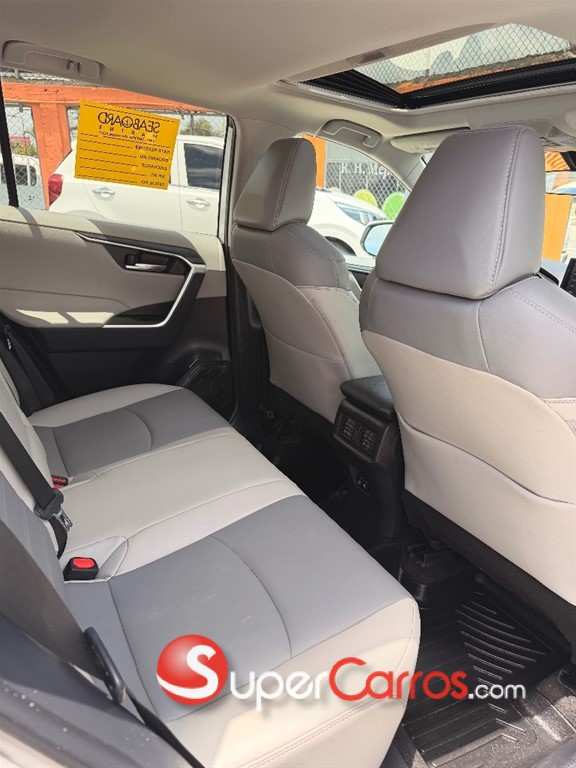 2020 Toyota RAV4 XLE Premium — foto 6 / 12
