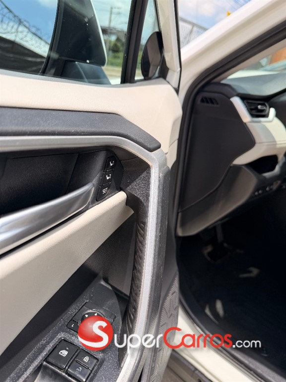 2020 Toyota RAV4 XLE Premium — foto 10 / 12