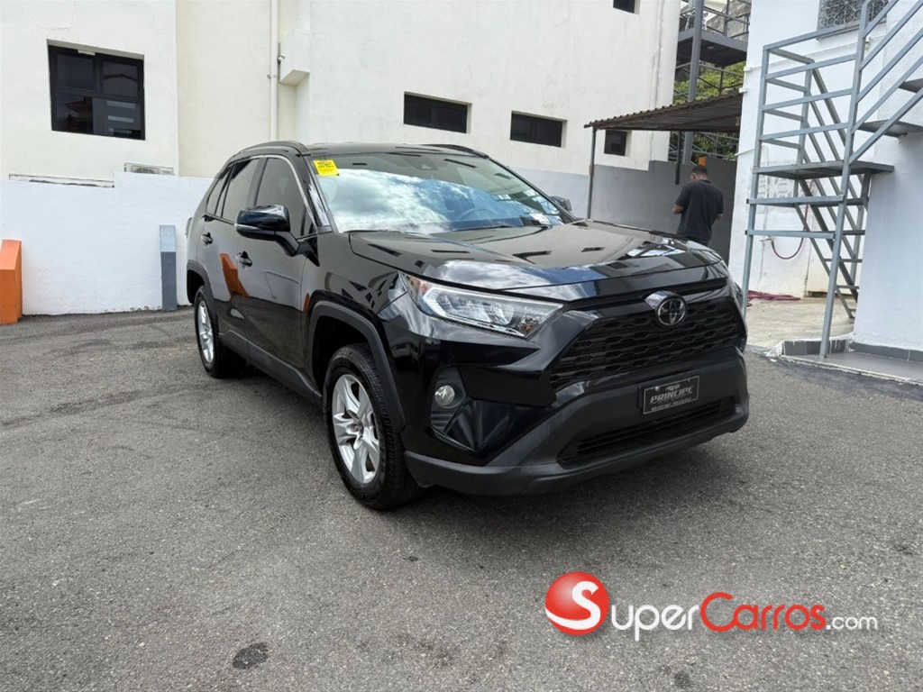 2021 Toyota RAV4 XLE — foto 2 / 12