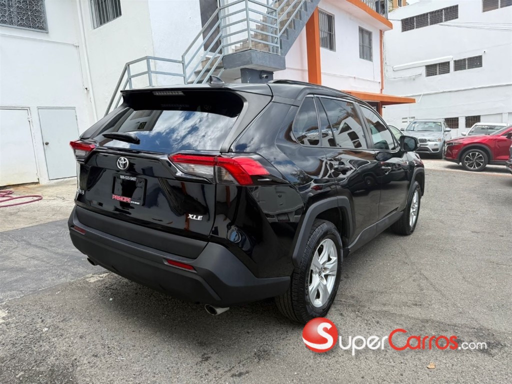 2021 Toyota RAV4 XLE — foto 4 / 12