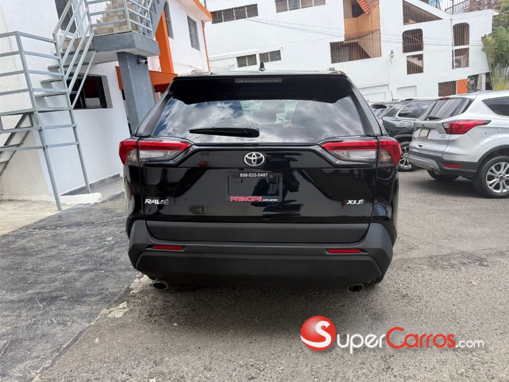 2021 Toyota RAV4 XLE — foto 5 / 12