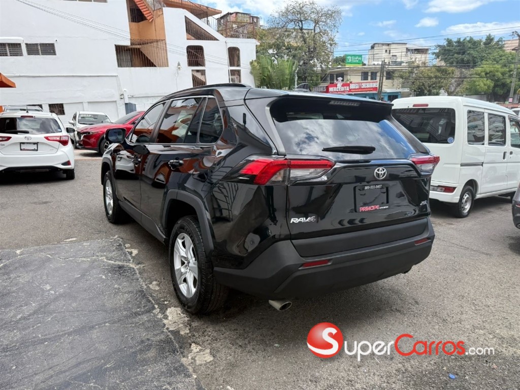 2021 Toyota RAV4 XLE — foto 6 / 12