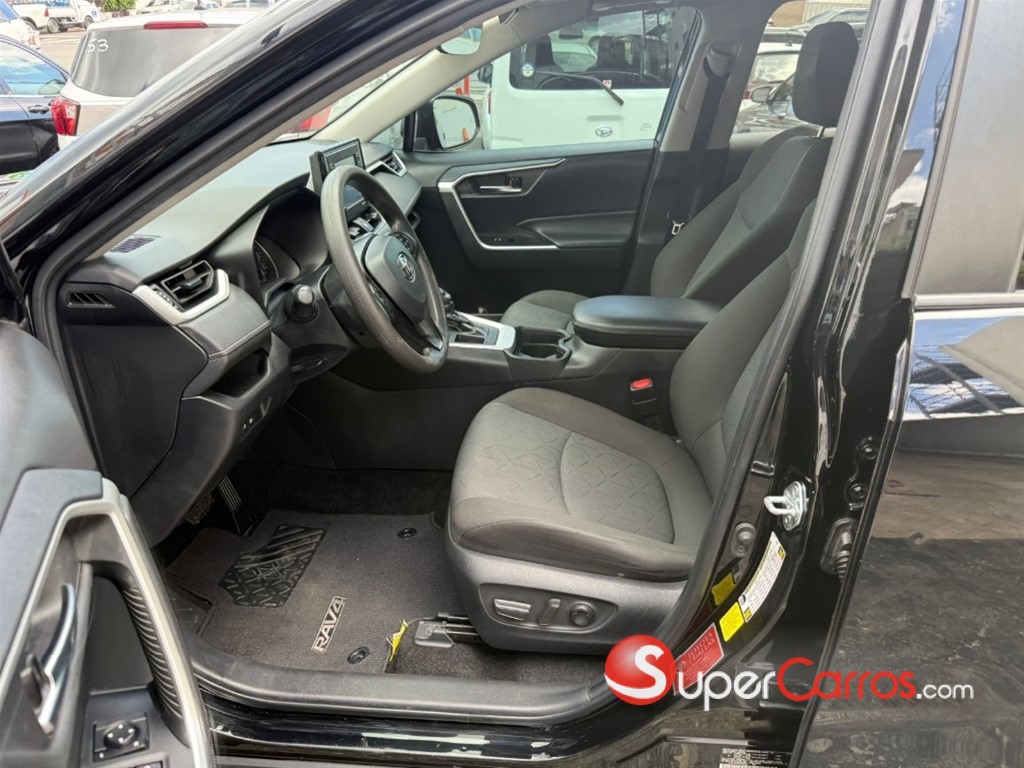 2021 Toyota RAV4 XLE — foto 7 / 12
