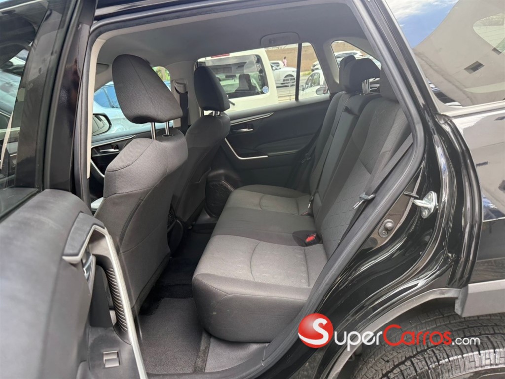2021 Toyota RAV4 XLE — foto 8 / 12