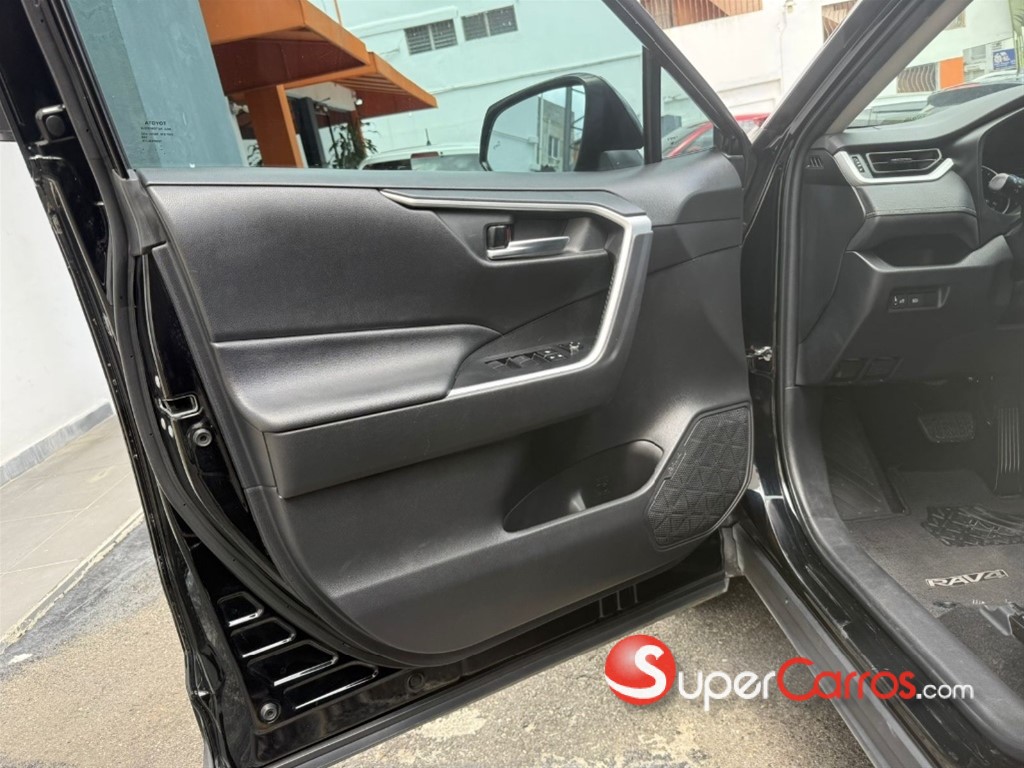 2021 Toyota RAV4 XLE — foto 10 / 12