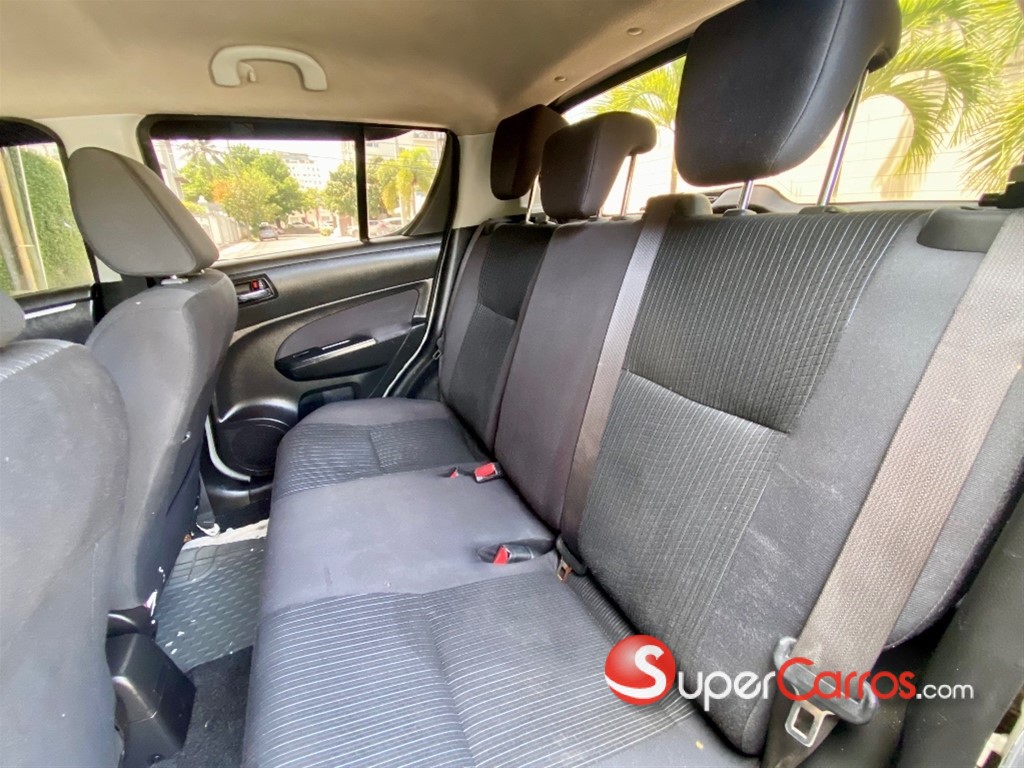 2015 Suzuki Swift — foto 8 / 10
