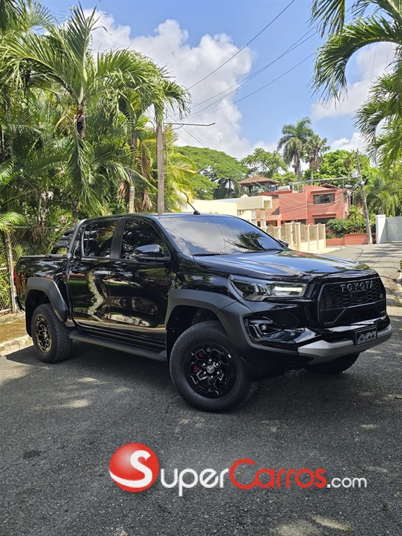 2025 Toyota Hilux GR Sport — foto 2 / 8