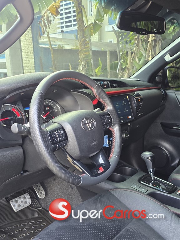 2025 Toyota Hilux GR Sport — foto 5 / 8