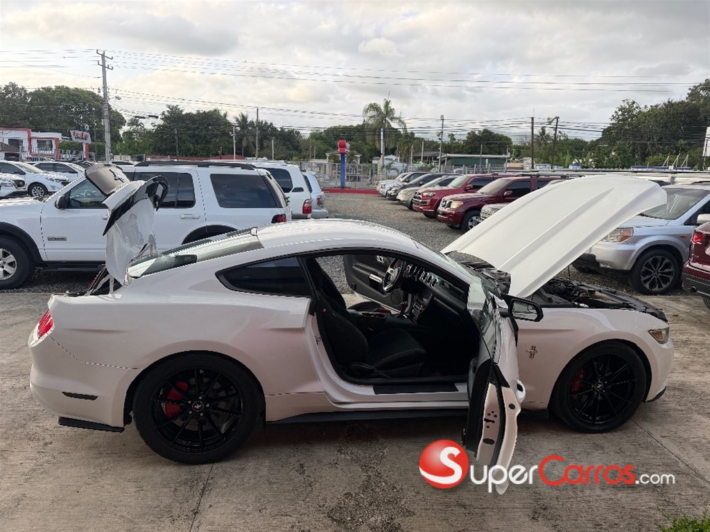2016 Ford Mustang — foto 9 / 12