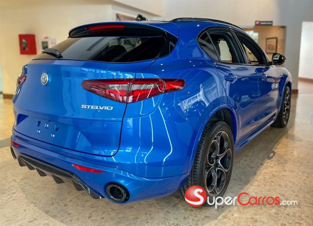 2023 Alfa Romeo Stelvio — foto 3 / 12