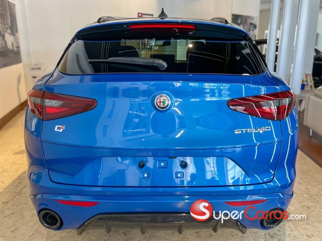 2023 Alfa Romeo Stelvio — foto 5 / 12