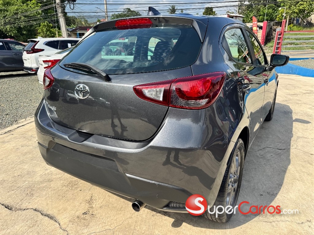 2020 Toyota Yaris Hatchback — foto 7 / 11