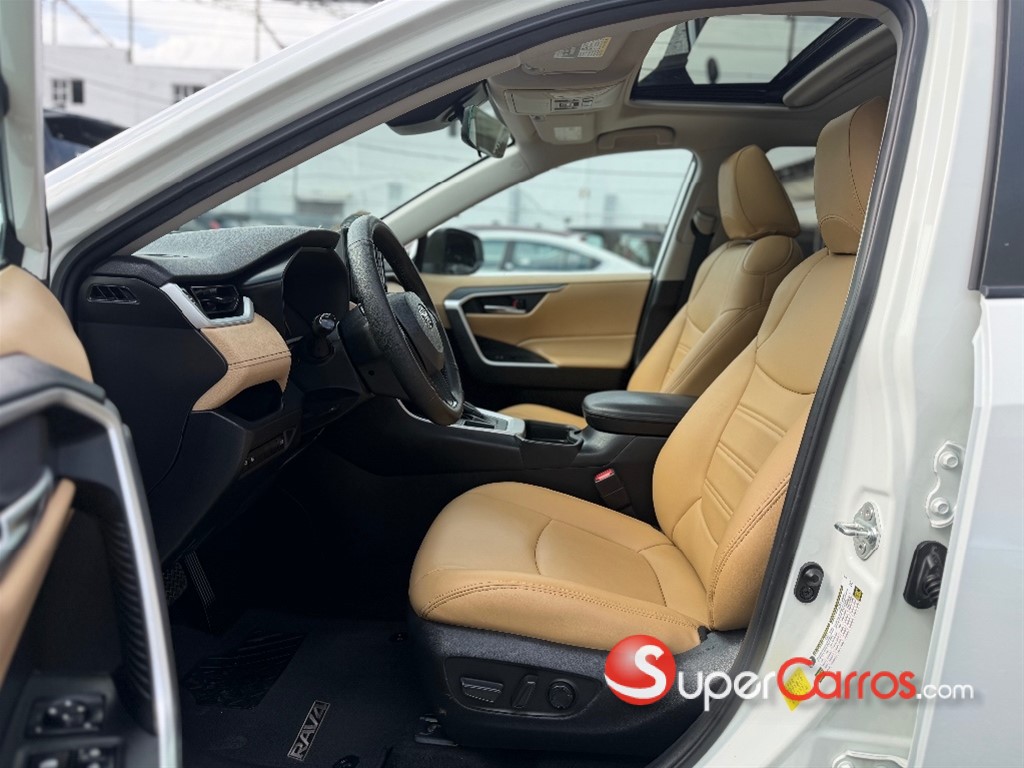 2021 Toyota RAV4 XLE — foto 6 / 12