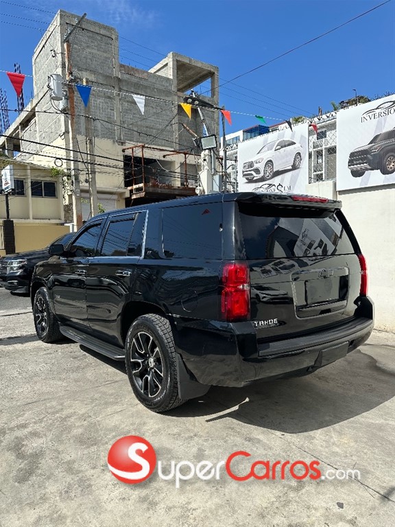 2017 Chevrolet Tahoe LT — foto 3 / 9