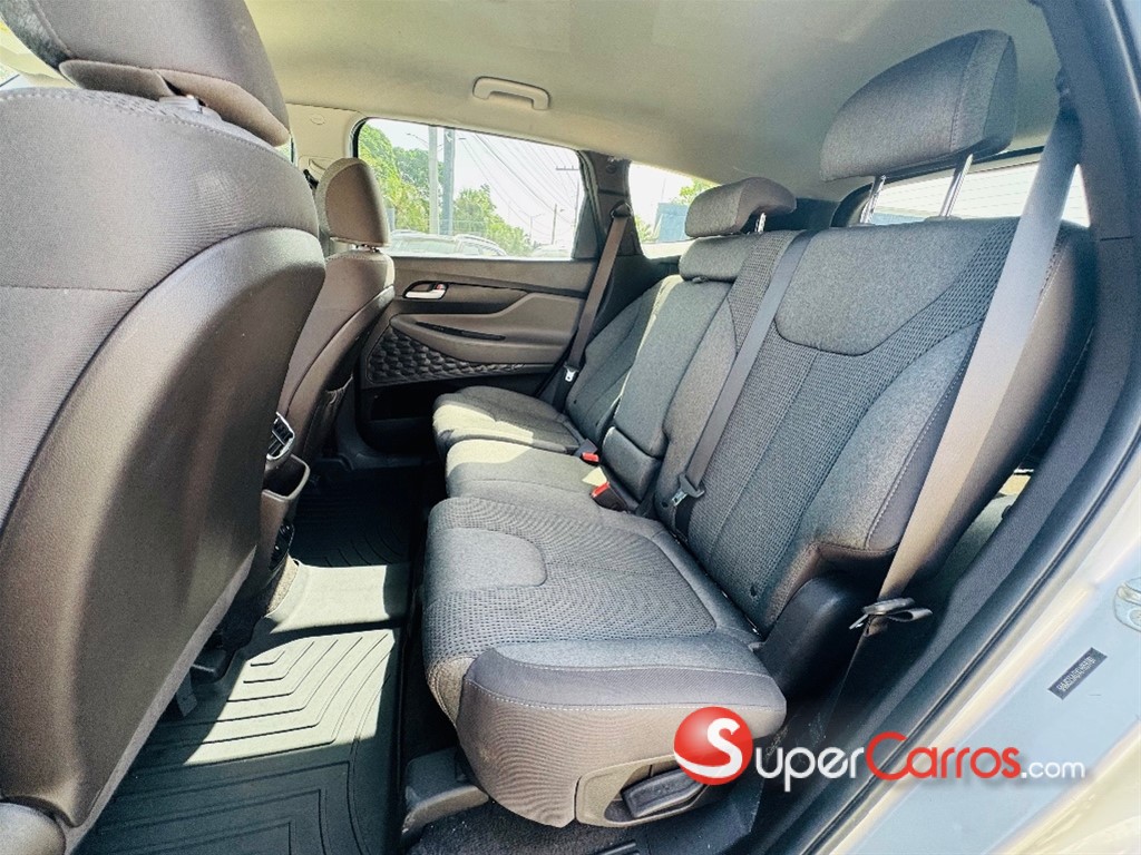 2020 Hyundai Santa Fe SE — foto 8 / 12