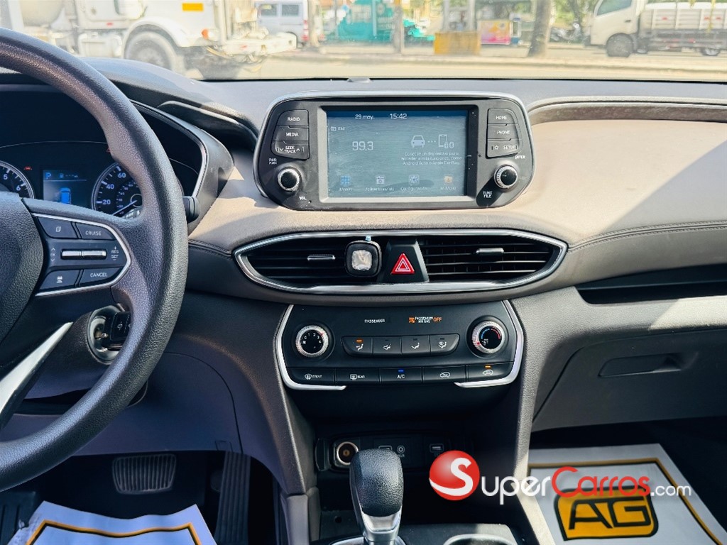 2020 Hyundai Santa Fe SE — foto 10 / 12