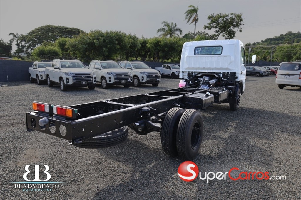 2027 Mitsubishi Motors Fuso Canter — foto 3 / 11