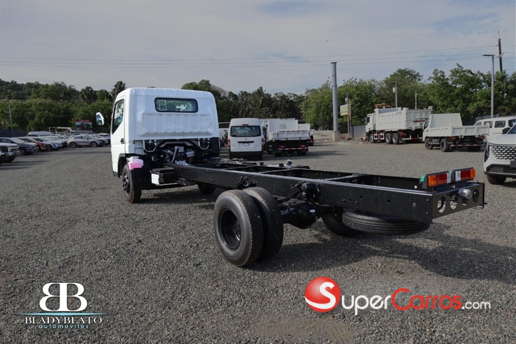 2027 Mitsubishi Motors Fuso Canter — foto 6 / 11
