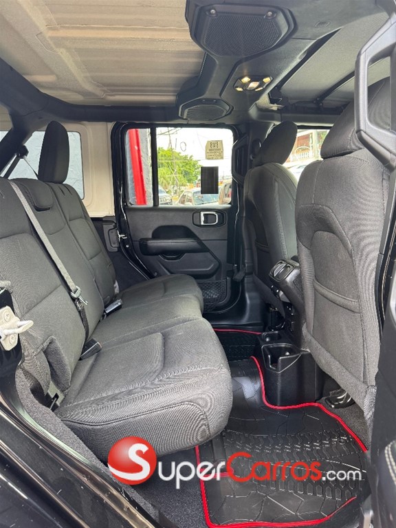2020 Jeep Wrangler Sahara Unlimited — foto 7 / 10