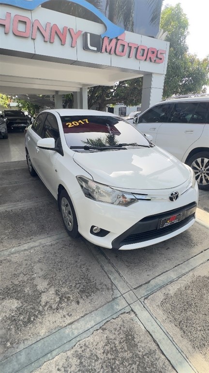 2017 Toyota Yaris E — foto 2 / 12